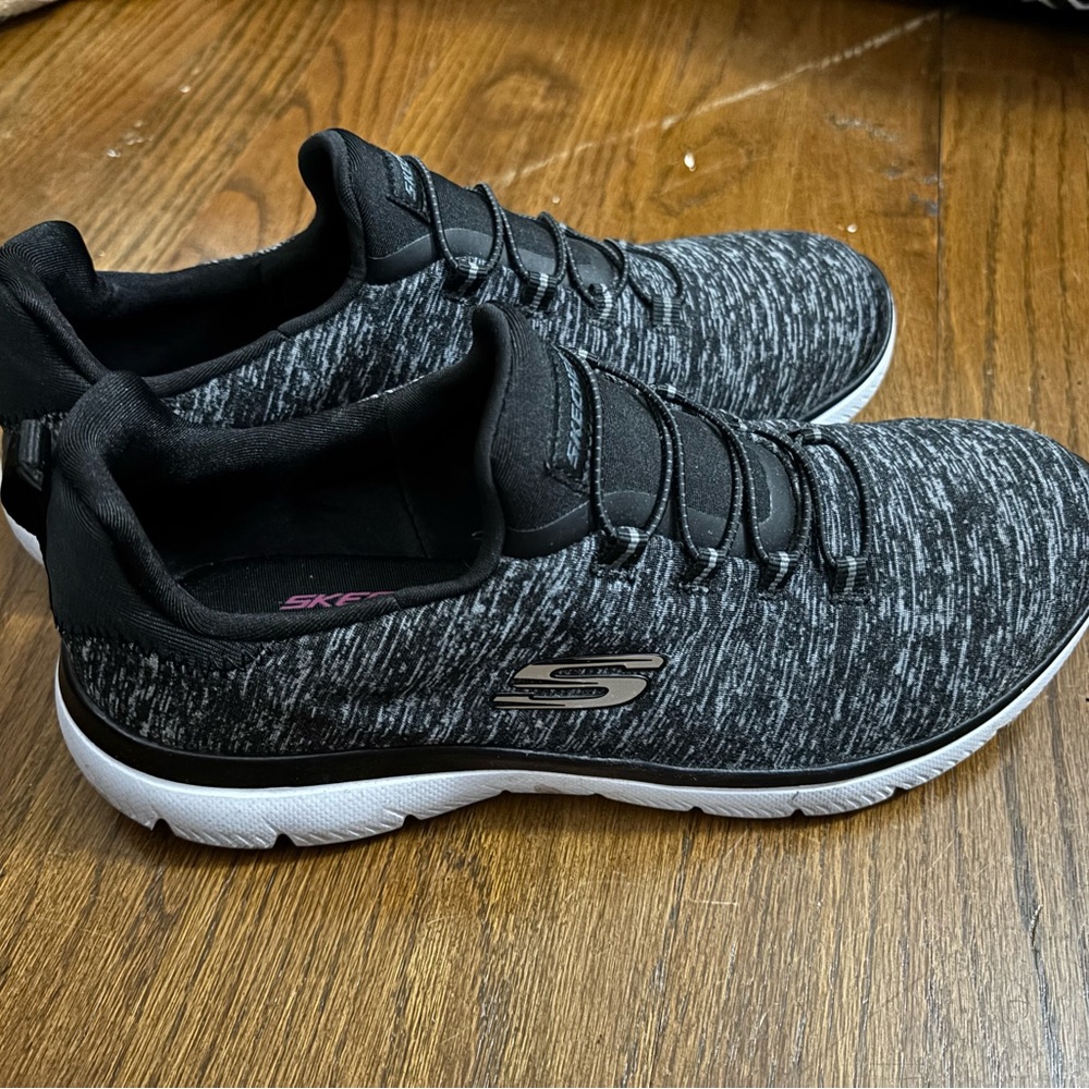 Skechers Black and White Sneakers with Knit Upper